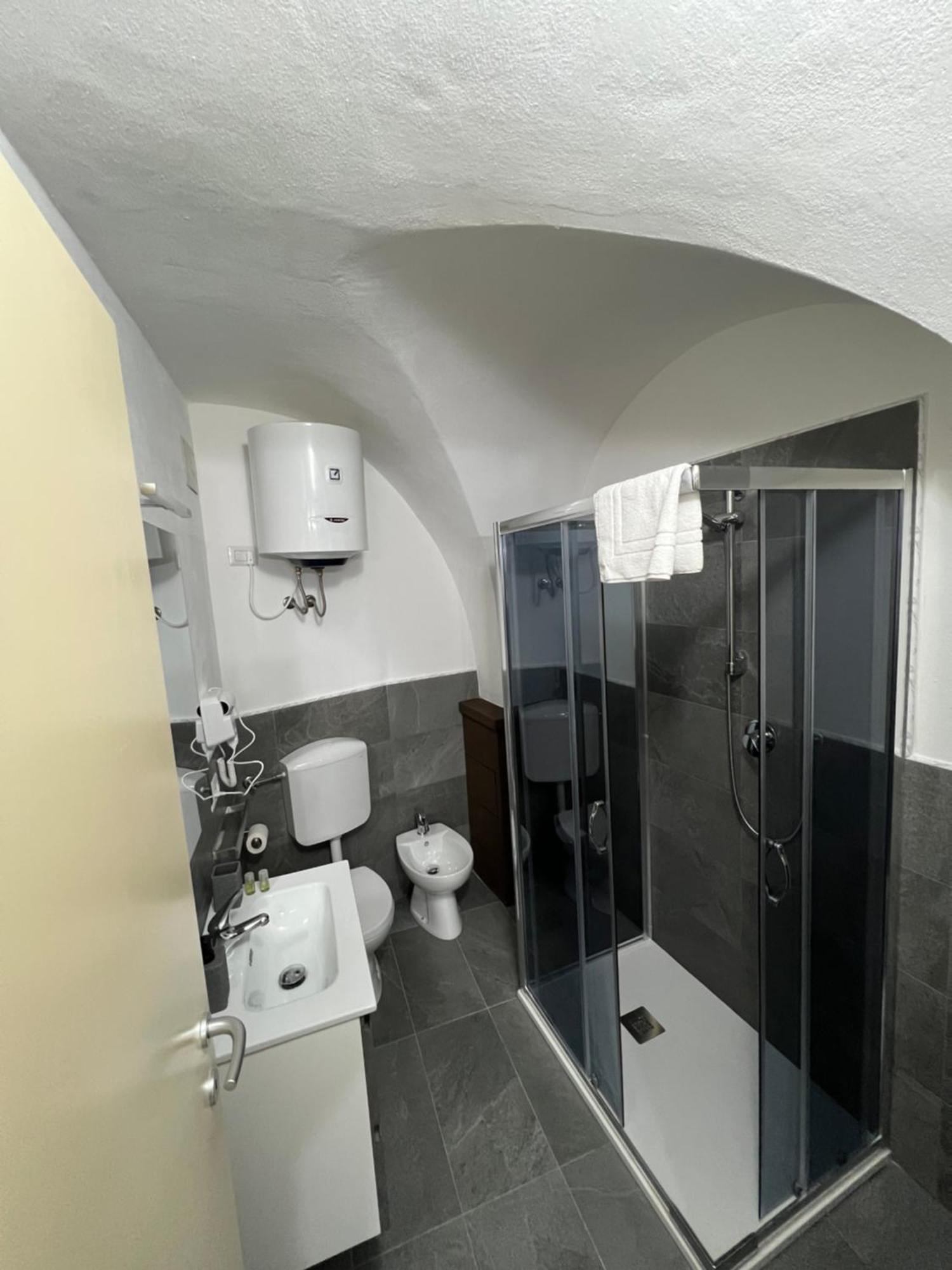 Station Rooms37 Sassari Buitenkant foto