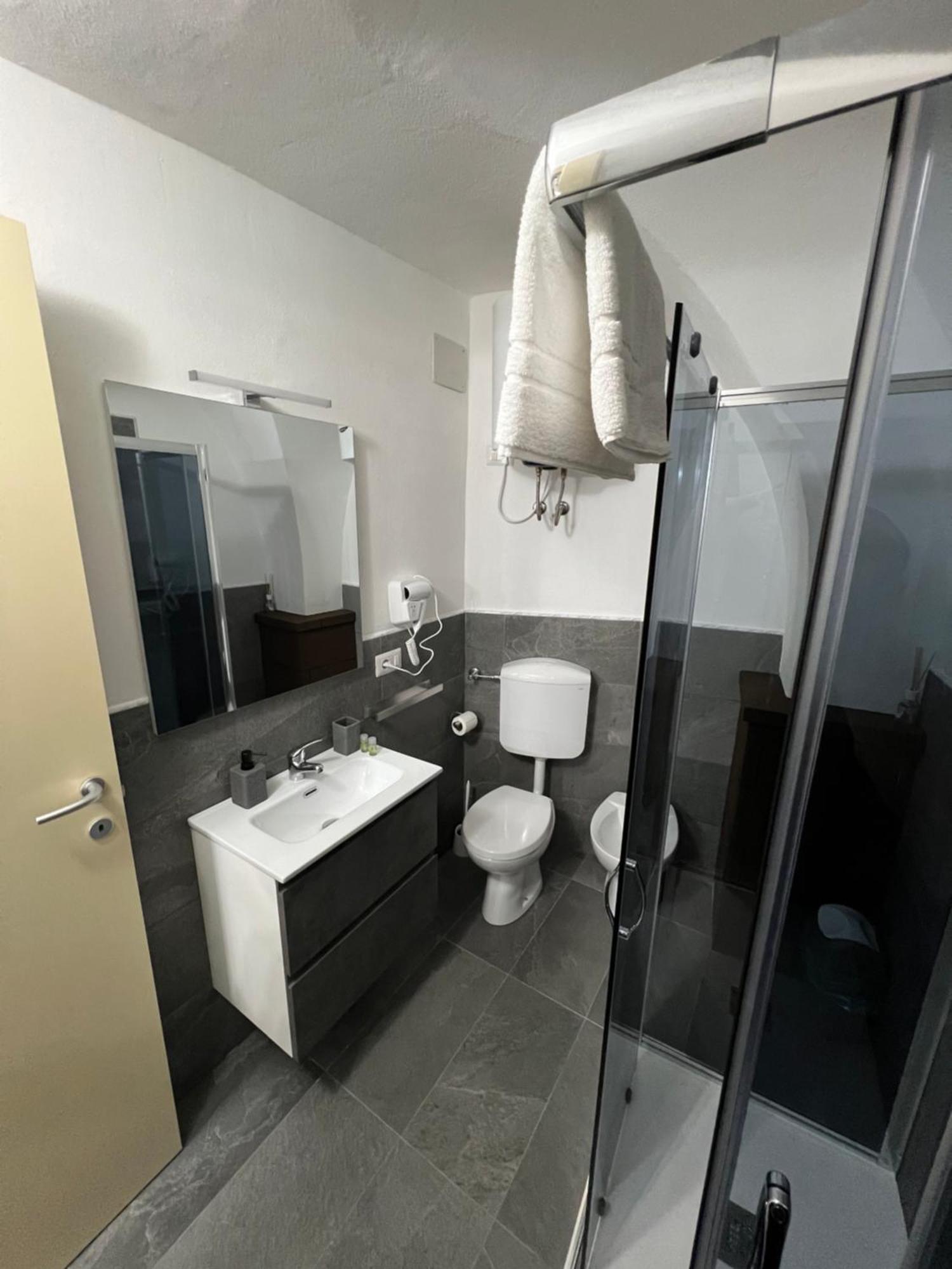 Station Rooms37 Sassari Buitenkant foto